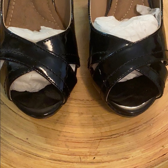 ‼️New Never Worn B&W Pumps - Picture 5 of 8